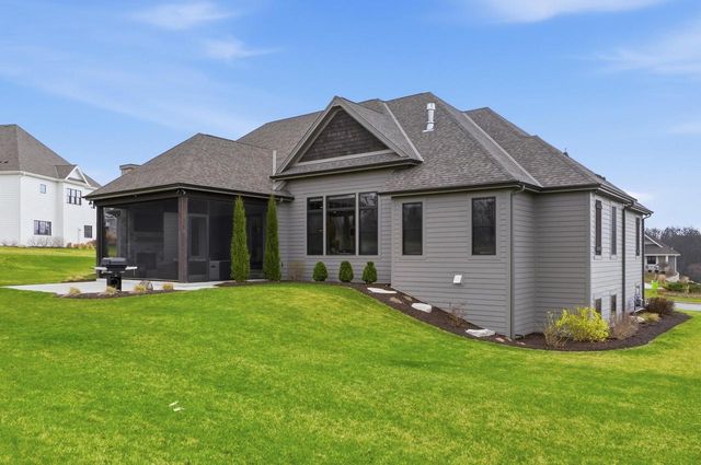 1636 Upland COURT, Hartland, WI 53029