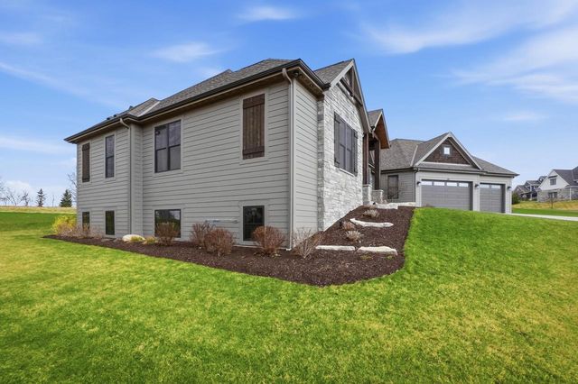 1636 Upland COURT, Hartland, WI 53029