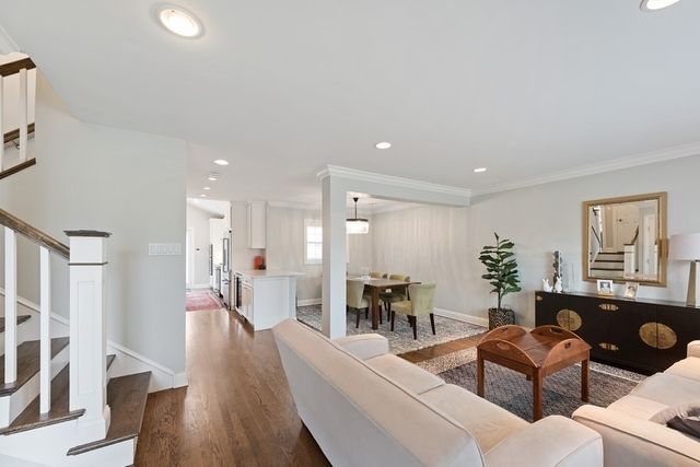 1605 S Greenwood Avenue, Park Ridge, IL 60068