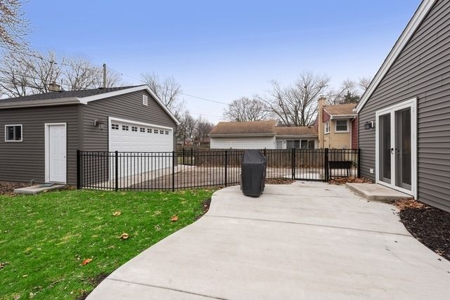 1605 S Greenwood Avenue, Park Ridge, IL 60068