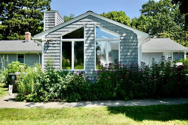 55 Vinton Avenue, Cranston, RI 02920
