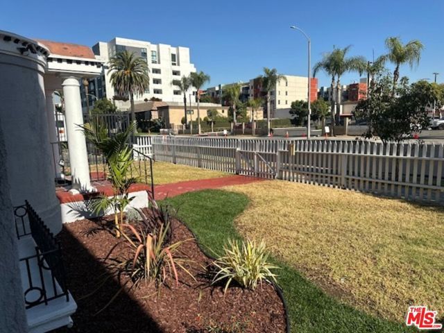 1025 Locust Avenue 2, Long Beach, CA 90813