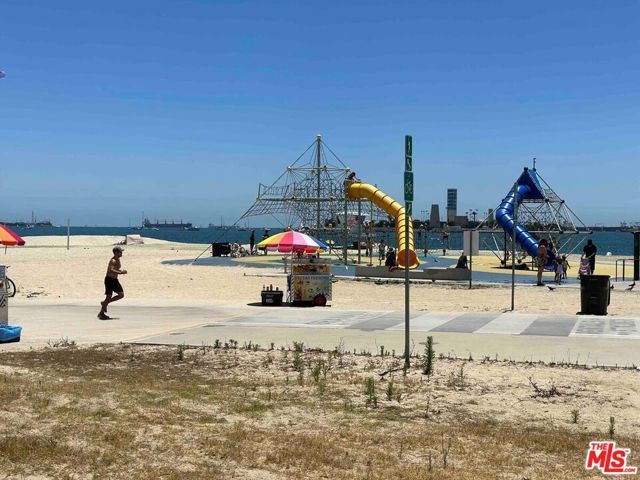 1025 Locust Avenue 2, Long Beach, CA 90813