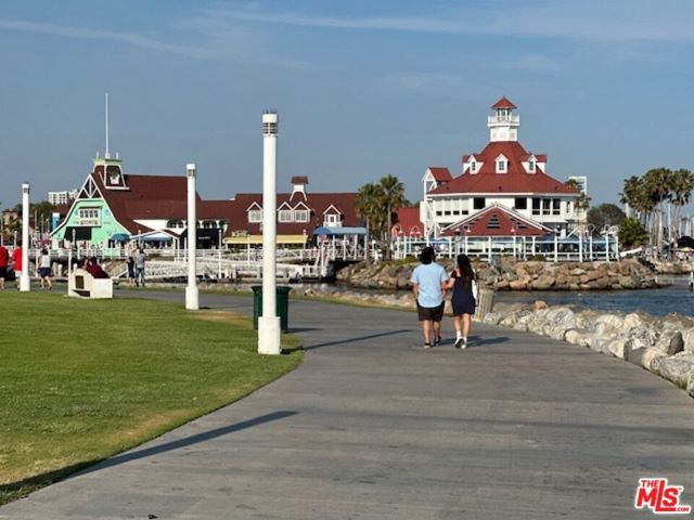 1025 Locust Avenue 2, Long Beach, CA 90813