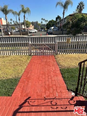 1025 Locust Avenue 2, Long Beach, CA 90813