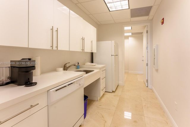 1200 Brickell Ave 850, Miami, FL 33131