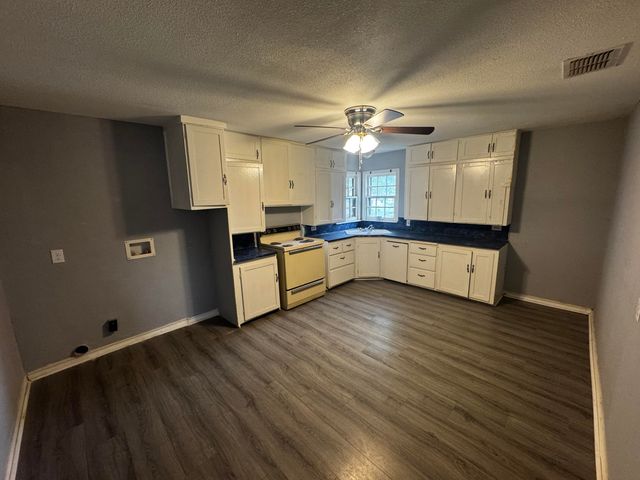 1813 N 5th Street, Tahoka, TX 79373