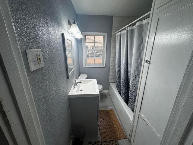 1813 N 5th Street, Tahoka, TX 79373
