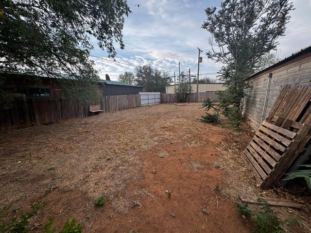 1813 N 5th Street, Tahoka, TX 79373