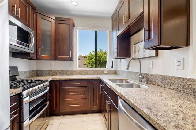 7211 Cozycroft 16, Winnetka, CA 91306