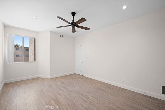 7211 Cozycroft 16, Winnetka, CA 91306