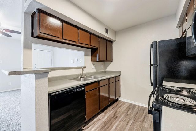 2809 W William Cannon Drive B202, Austin, TX 78745