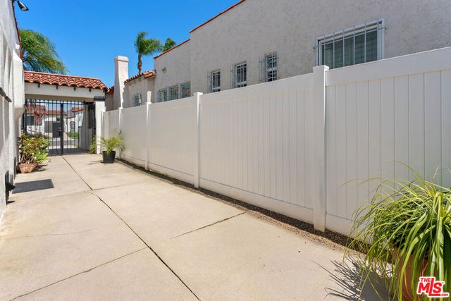 1262 W 80th Street, Los Angeles, CA 90044