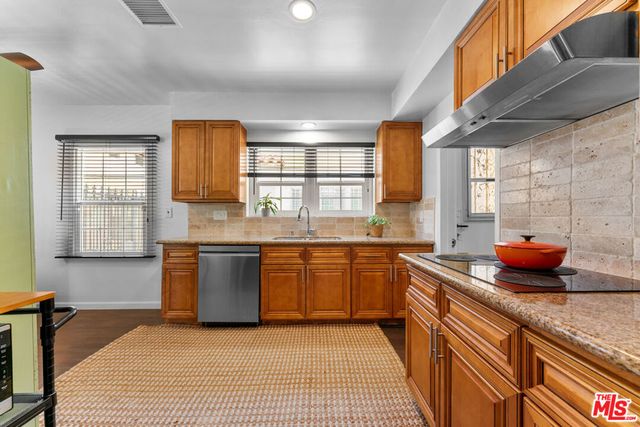 1262 W 80th Street, Los Angeles, CA 90044