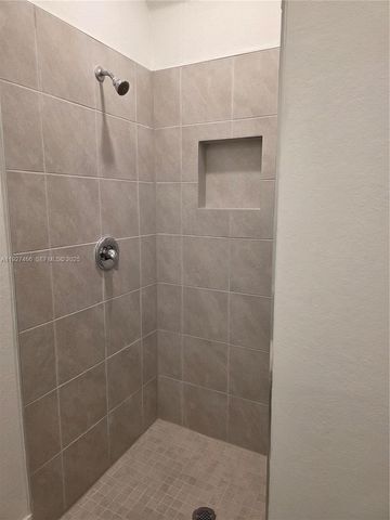 271 NE 16th St 271, Florida City, FL 33034