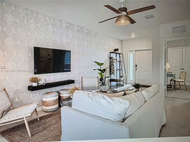 271 NE 16th St 271, Florida City, FL 33034