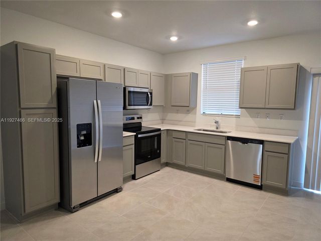 271 NE 16th St 271, Florida City, FL 33034