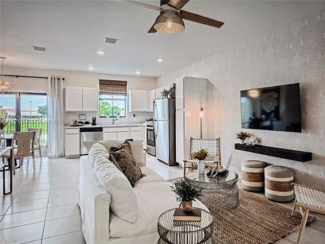 271 NE 16th St 271, Florida City, FL 33034