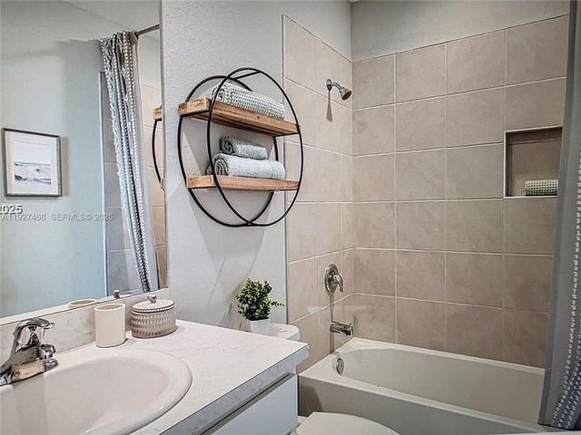 271 NE 16th St 271, Florida City, FL 33034