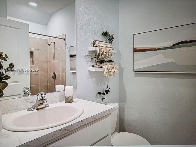 271 NE 16th St 271, Florida City, FL 33034