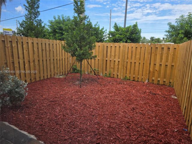 271 NE 16th St 271, Florida City, FL 33034