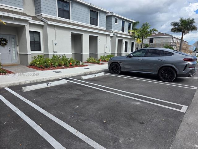 271 NE 16th St 271, Florida City, FL 33034