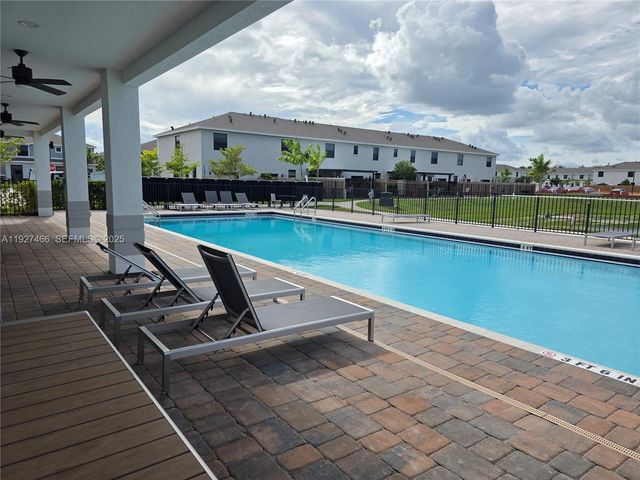 271 NE 16th St 271, Florida City, FL 33034