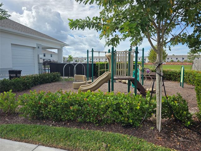 271 NE 16th St 271, Florida City, FL 33034