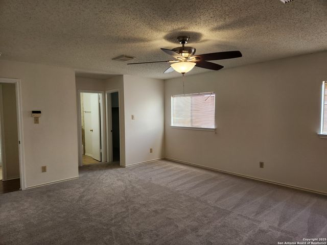 2117 Farmsville, San Antonio, TX 78245