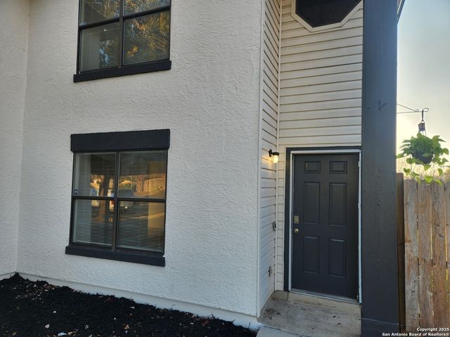 2117 Farmsville, San Antonio, TX 78245