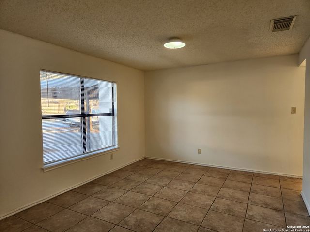 2117 Farmsville, San Antonio, TX 78245