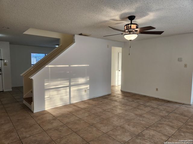 2117 Farmsville, San Antonio, TX 78245