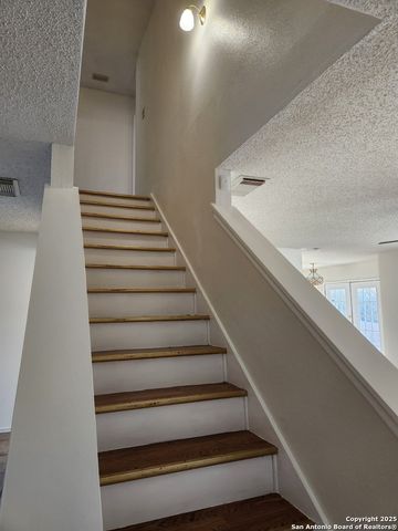 2117 Farmsville, San Antonio, TX 78245