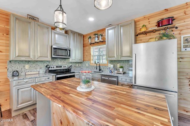 634 Stockton Drive, Sevierville, TN 37876