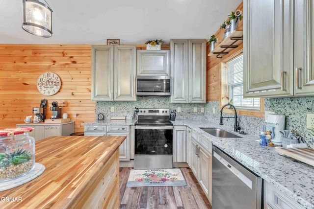 634 Stockton Drive, Sevierville, TN 37876