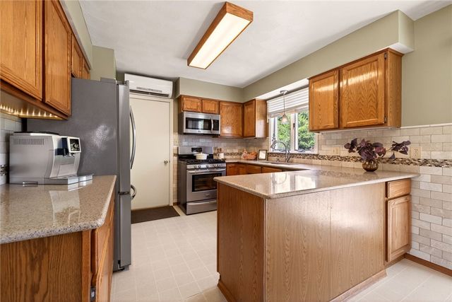 6065 Independence Way, Ontario, NY 14519