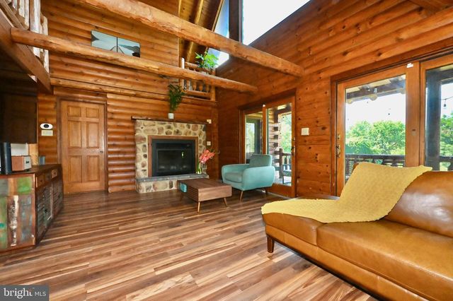 8051 OLD RECEIVER RD, Frederick, MD 21702