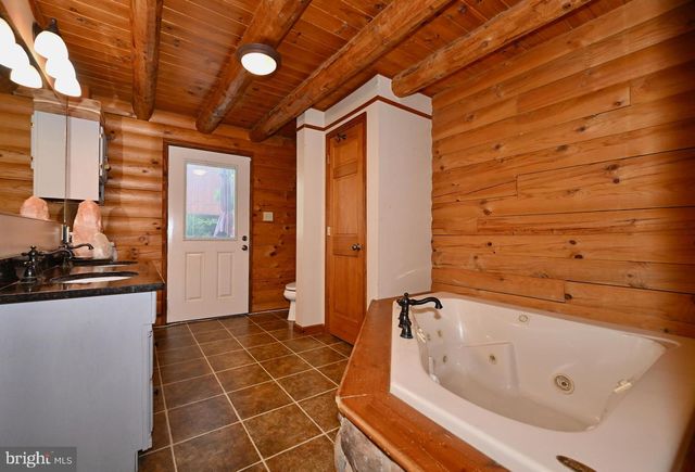 8051 OLD RECEIVER RD, Frederick, MD 21702