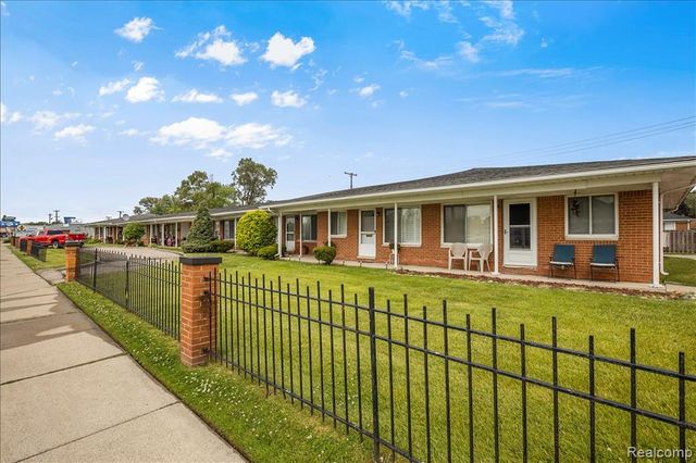 22444 Kelly Road 11, Eastpointe, MI 48021