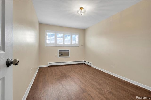 22444 Kelly Road 11, Eastpointe, MI 48021