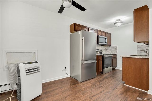 22444 Kelly Road 11, Eastpointe, MI 48021