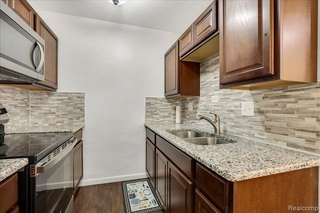 22444 Kelly Road 11, Eastpointe, MI 48021