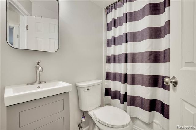 22444 Kelly Road 11, Eastpointe, MI 48021