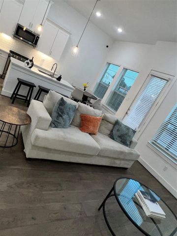 308 Queen Sude Lane, Houston, TX 77091