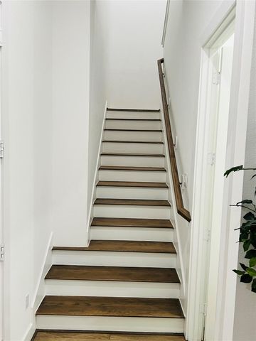 308 Queen Sude Lane, Houston, TX 77091