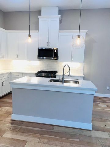 308 Queen Sude Lane, Houston, TX 77091