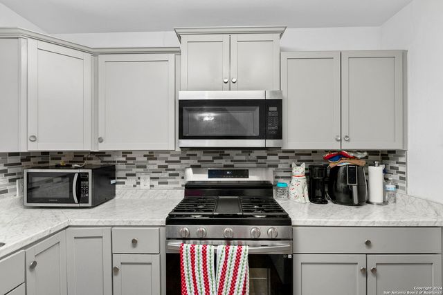 131 Savannah Dr, San Antonio, TX 78213