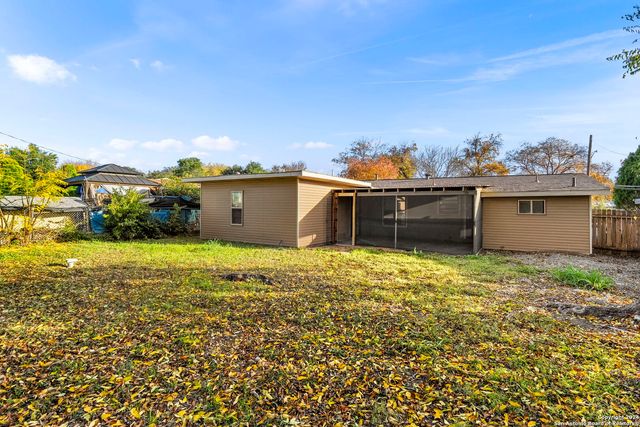 131 Savannah Dr, San Antonio, TX 78213