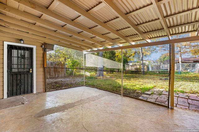 131 Savannah Dr, San Antonio, TX 78213