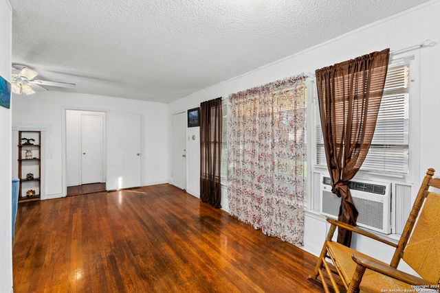 131 Savannah Dr, San Antonio, TX 78213